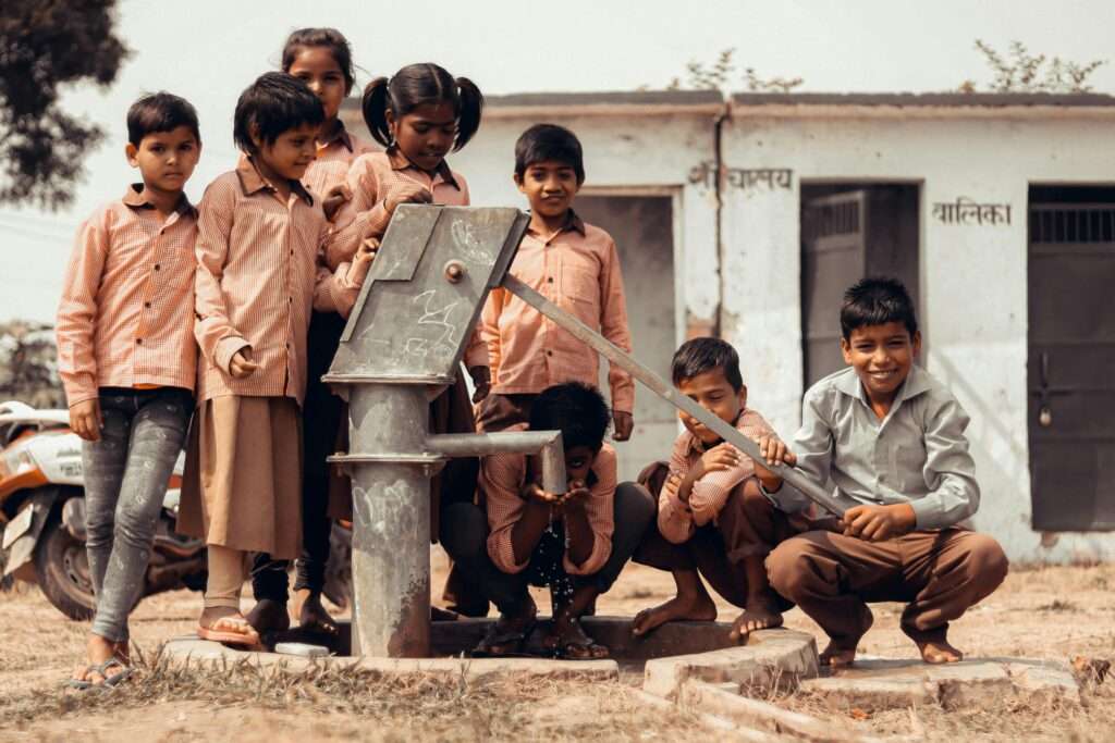 children drinking water 